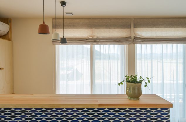 アクセントタイルとキッチンニッチがかわいいキッチン　